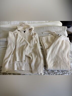 Cozy Cable-Knit Women’s Sweater & Pants in Cream